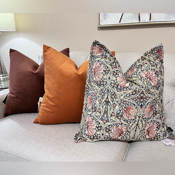 1-TGH TESSITURA ITALIAN VELVET DECORATIVE PILLOWS(Read description for details) - Picture 8 of 16